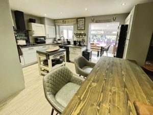 Kitchen- click for photo gallery